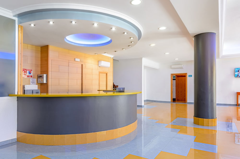 Aparthotel Vibra Bay — Hotel building in San Antonio, Balearic Islands