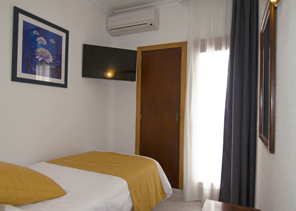 Aparthotel Vibra Bay — Hotel rooms in San Antonio, Balearic Islands