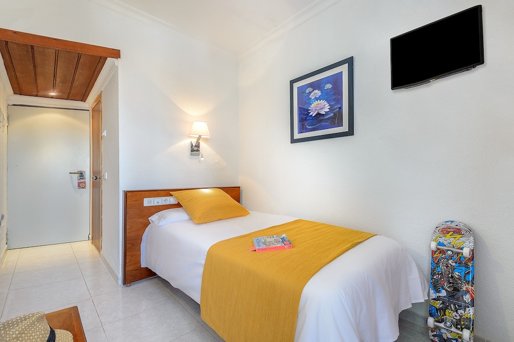 Aparthotel Vibra Bay — Hotel rooms in San Antonio, Balearic Islands