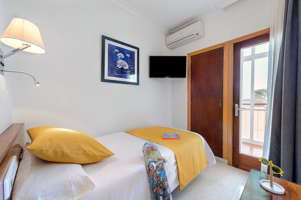 Aparthotel Vibra Bay — Hotel rooms in San Antonio, Balearic Islands