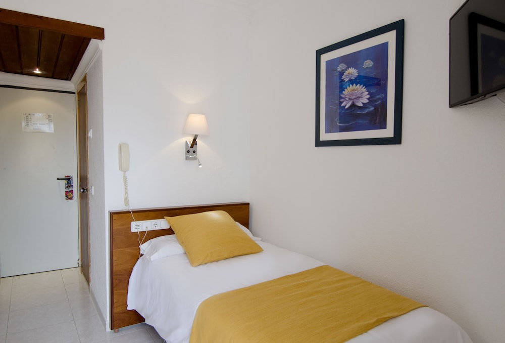 Aparthotel Vibra Bay — Hotel rooms in San Antonio, Balearic Islands