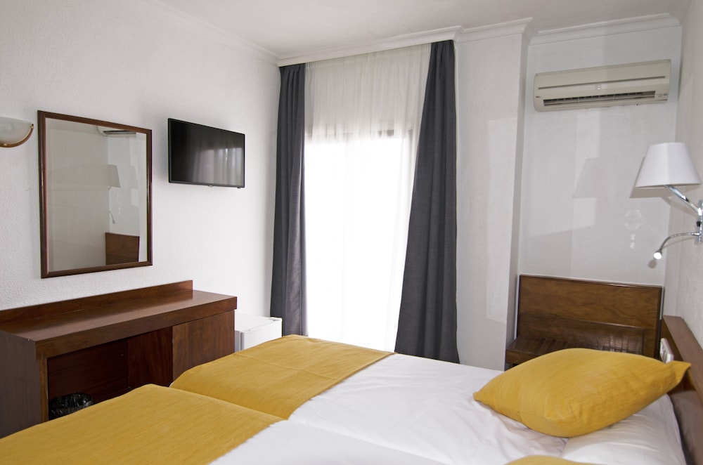 Aparthotel Vibra Bay — Hotel rooms in San Antonio, Balearic Islands