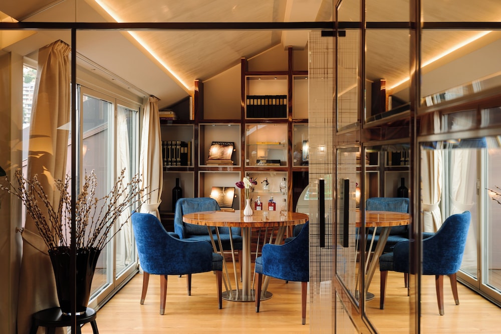 Palazzo Venezia — Restaurant & bars in Como, Lombardy