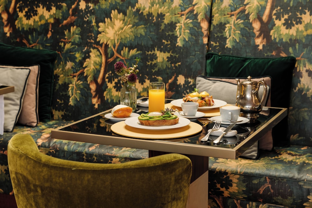 Palazzo Venezia — Restaurant & bars in Como, Lombardy