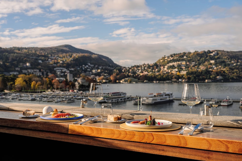 Palazzo Venezia — Restaurant & bars in Como, Lombardy