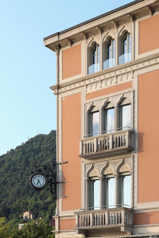 Palazzo Venezia — Hotel building in Como, Lombardy