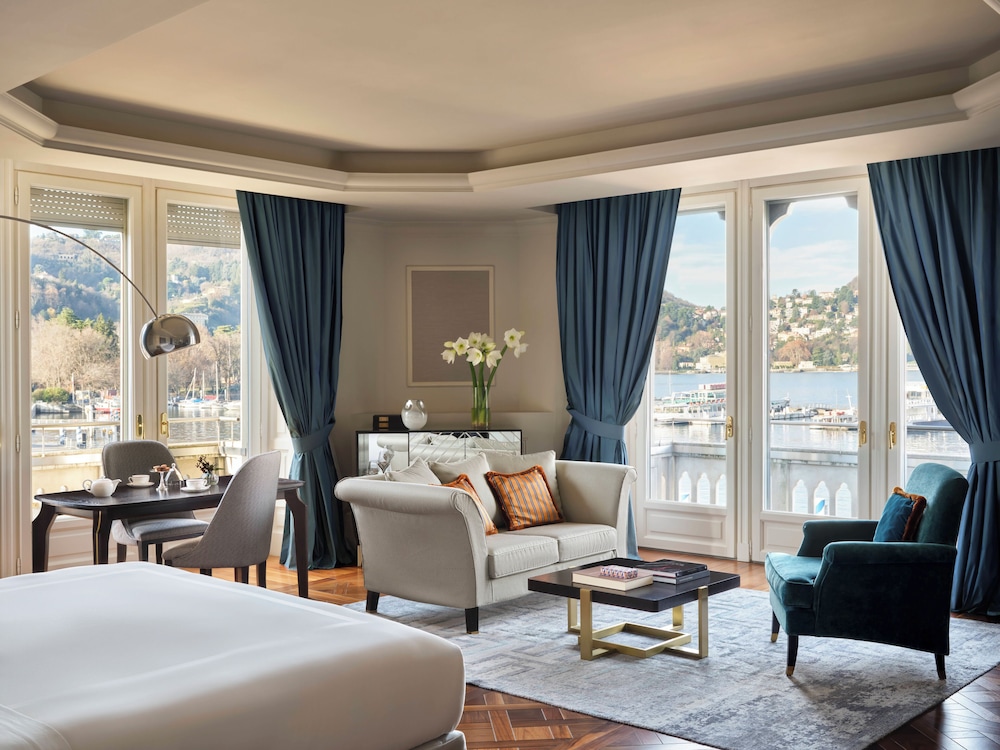 Palazzo Venezia — Hotel rooms in Como, Lombardy