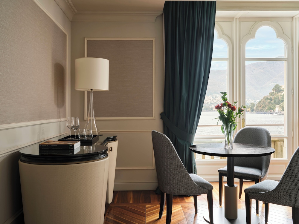 Palazzo Venezia — Hotel rooms in Como, Lombardy