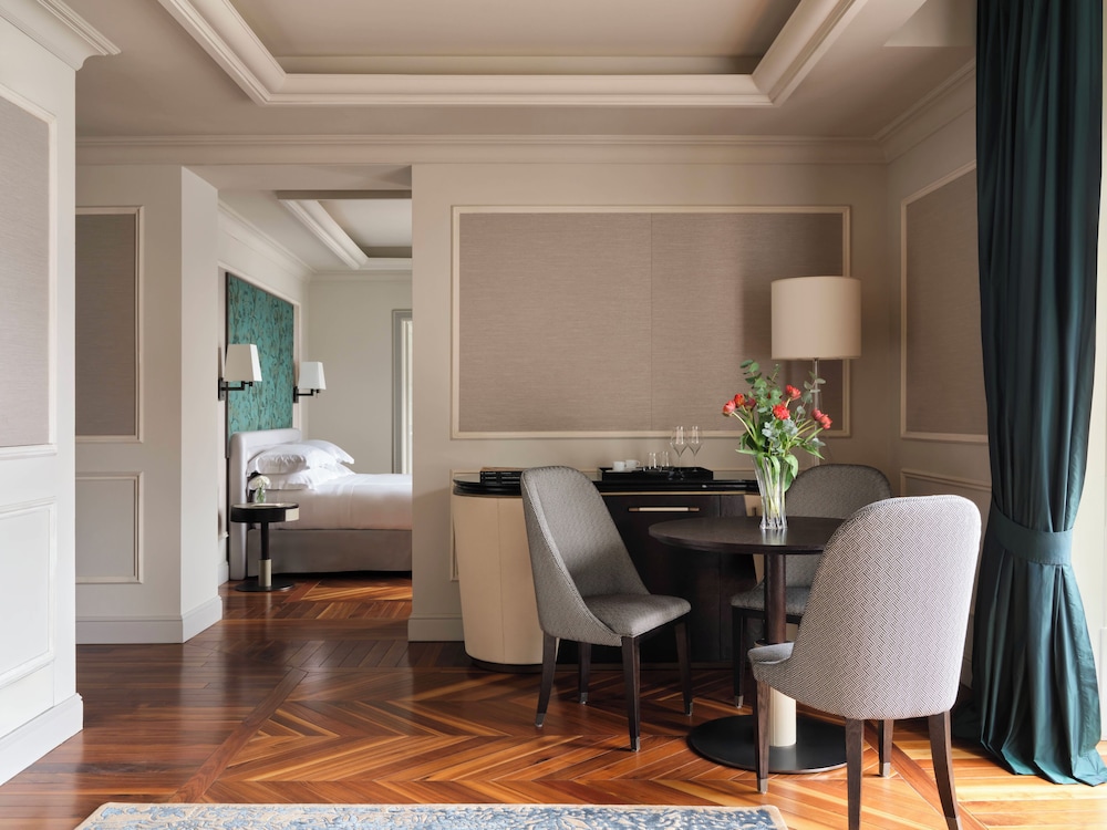 Palazzo Venezia — Hotel rooms in Como, Lombardy