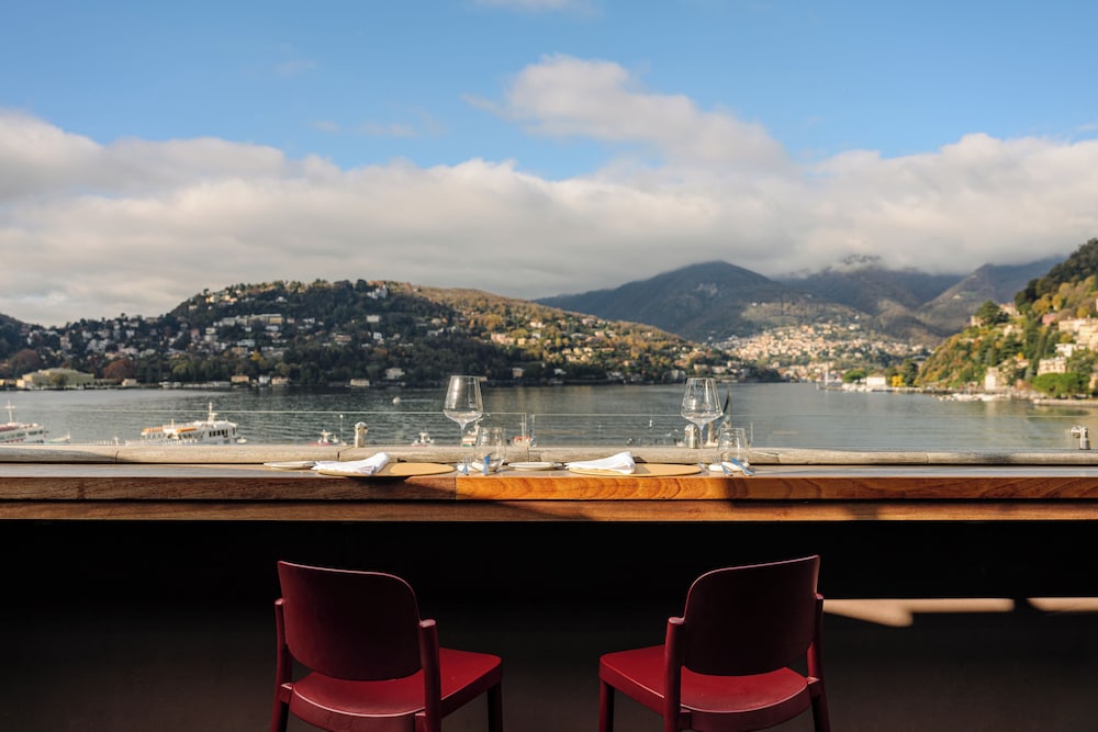 Palazzo Venezia — Restaurant & bars in Como, Lombardy