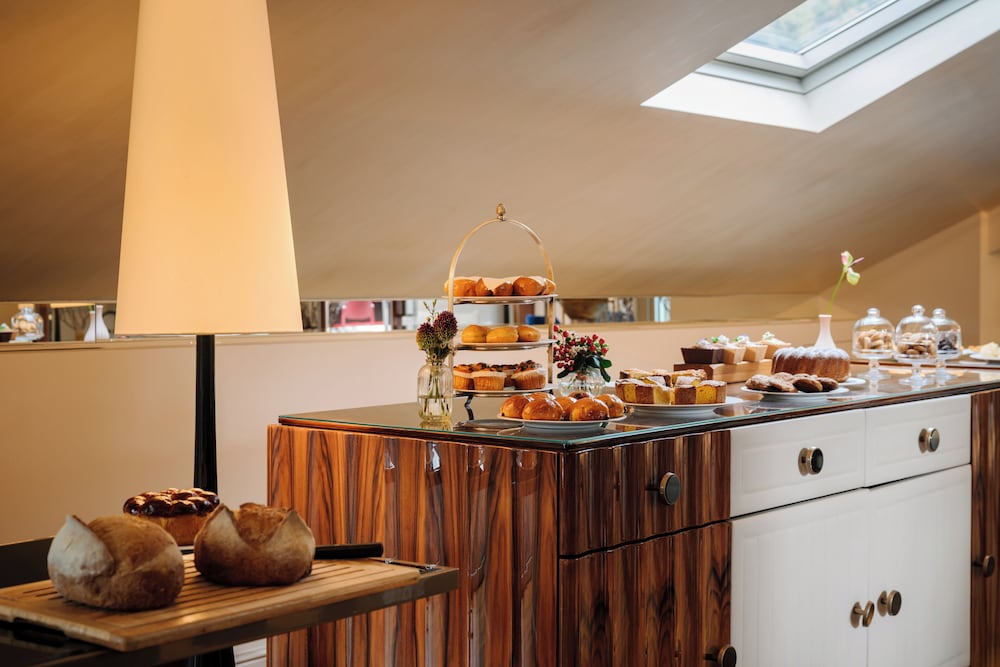 Palazzo Venezia — Restaurant & bars in Como, Lombardy