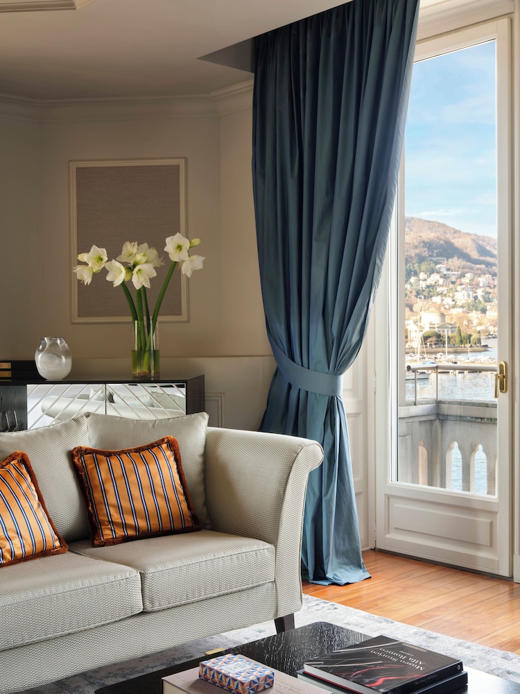 Palazzo Venezia — Hotel rooms in Como, Lombardy