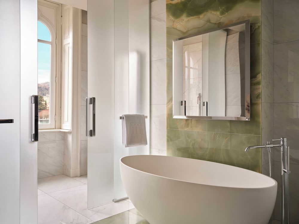 Palazzo Venezia — Hotel rooms in Como, Lombardy