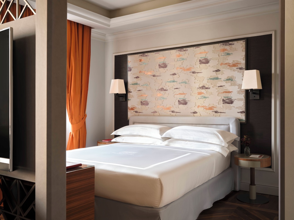 Palazzo Venezia — Hotel rooms in Como, Lombardy