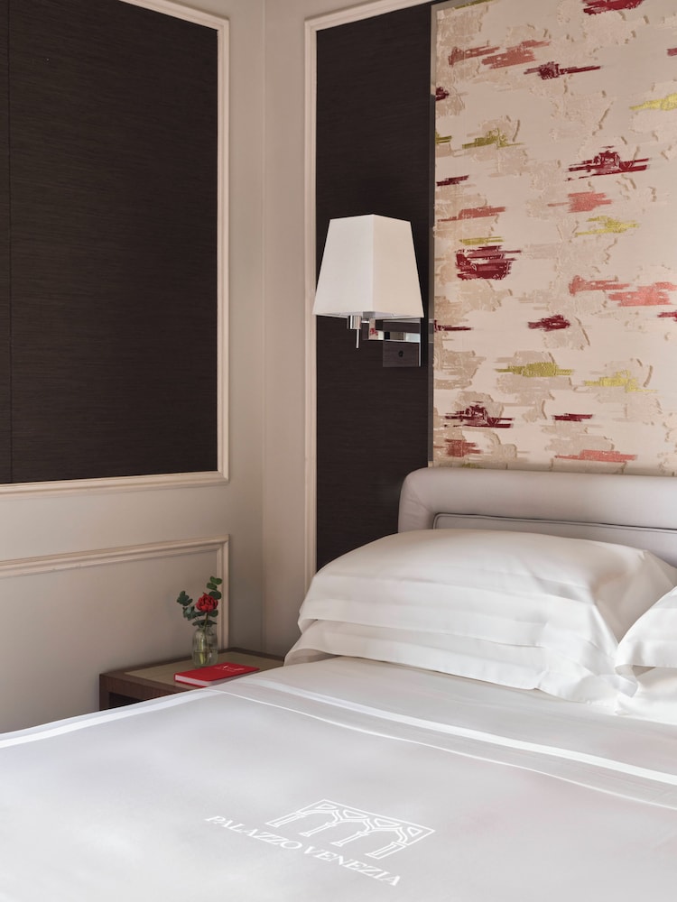 Palazzo Venezia — Hotel rooms in Como, Lombardy
