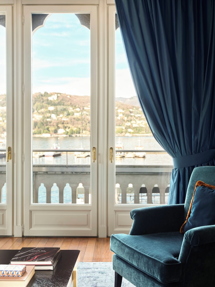 Palazzo Venezia — Hotel rooms in Como, Lombardy