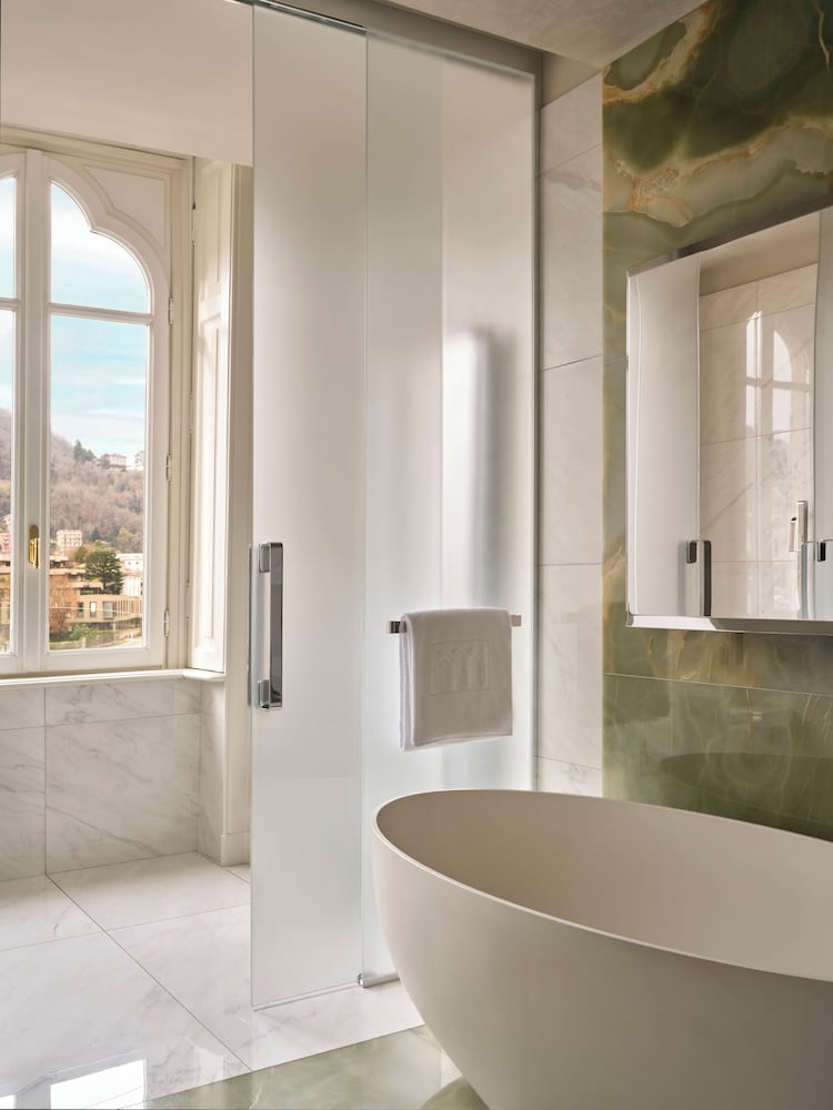 Palazzo Venezia — Hotel rooms in Como, Lombardy