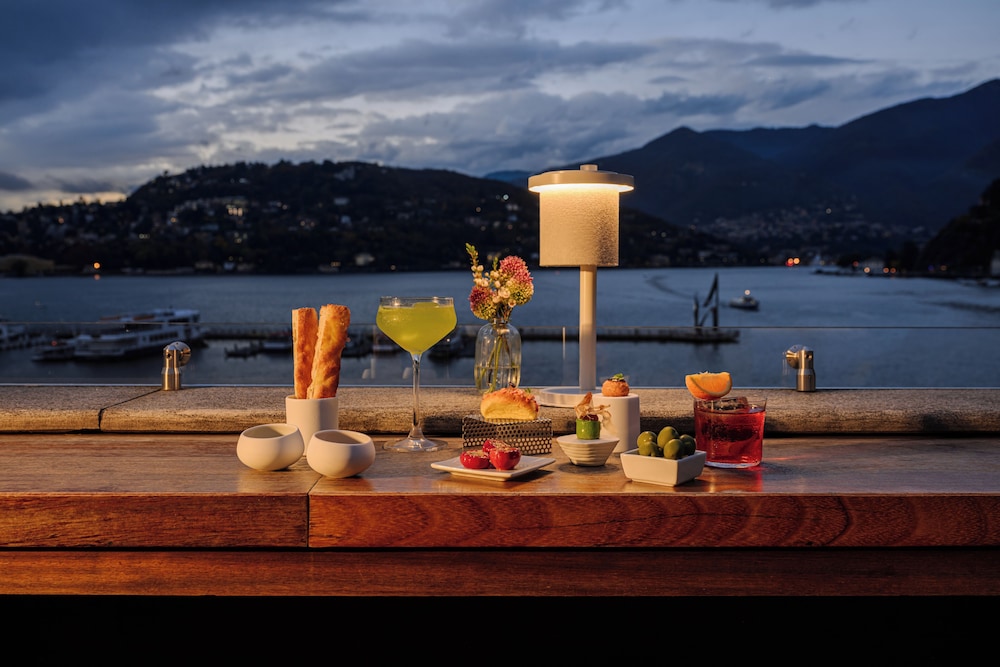 Palazzo Venezia — Restaurant & bars in Como, Lombardy