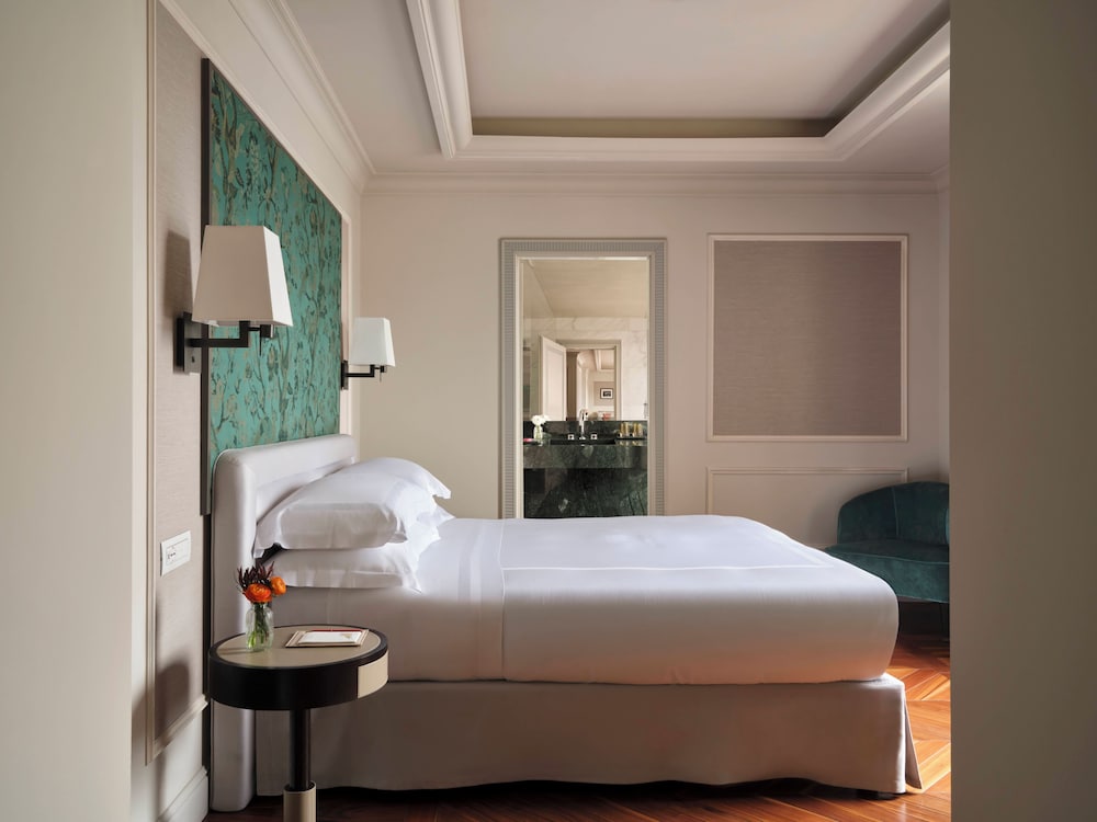Palazzo Venezia — Hotel rooms in Como, Lombardy