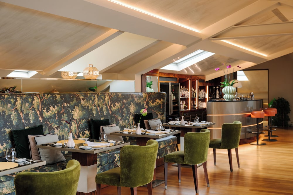Palazzo Venezia — Restaurant & bars in Como, Lombardy
