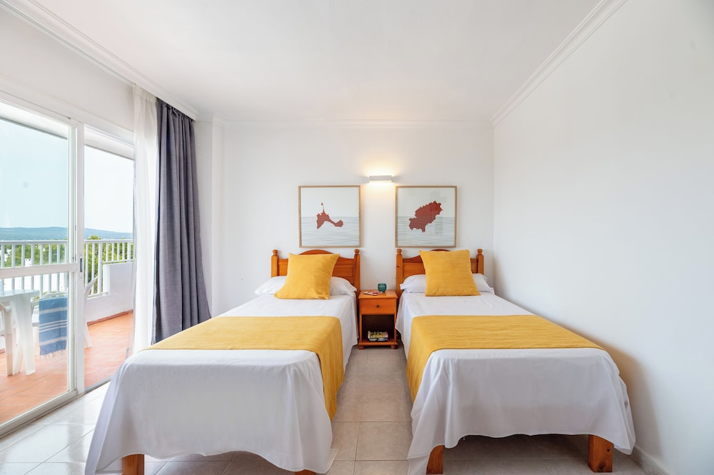 Aparthotel Vibra Monterrey — Hotel rooms in San Antonio, Balearic Islands
