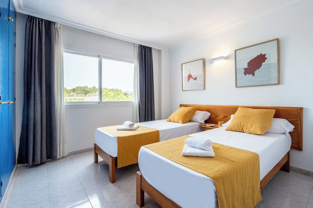 Aparthotel Vibra Monterrey — Hotel rooms in San Antonio, Balearic Islands