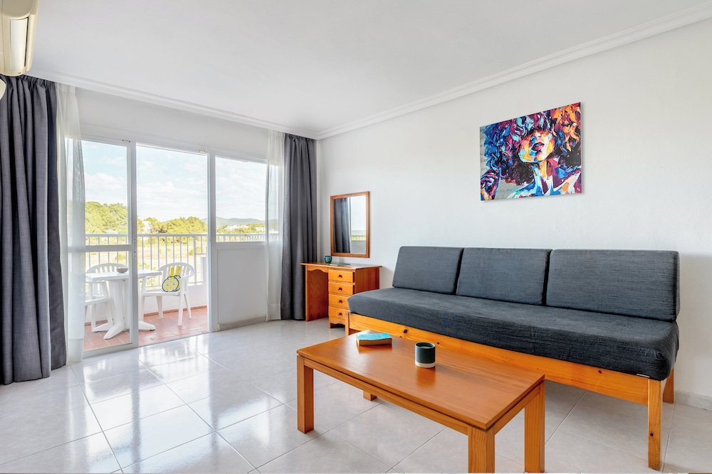 Aparthotel Vibra Monterrey — Hotel rooms in San Antonio, Balearic Islands