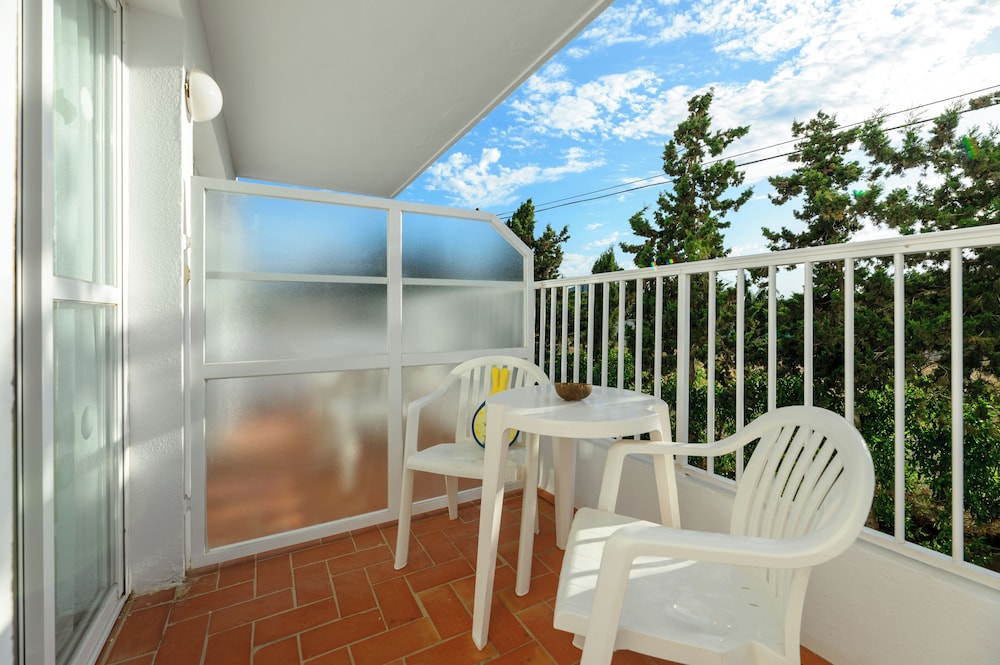 Aparthotel Vibra Monterrey — Hotel rooms in San Antonio, Balearic Islands
