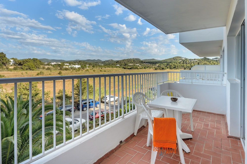 Aparthotel Vibra Monterrey — Hotel rooms in San Antonio, Balearic Islands