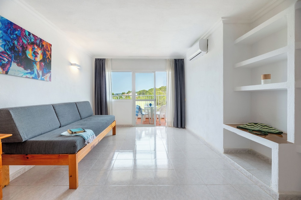 Aparthotel Vibra Monterrey — Hotel rooms in San Antonio, Balearic Islands