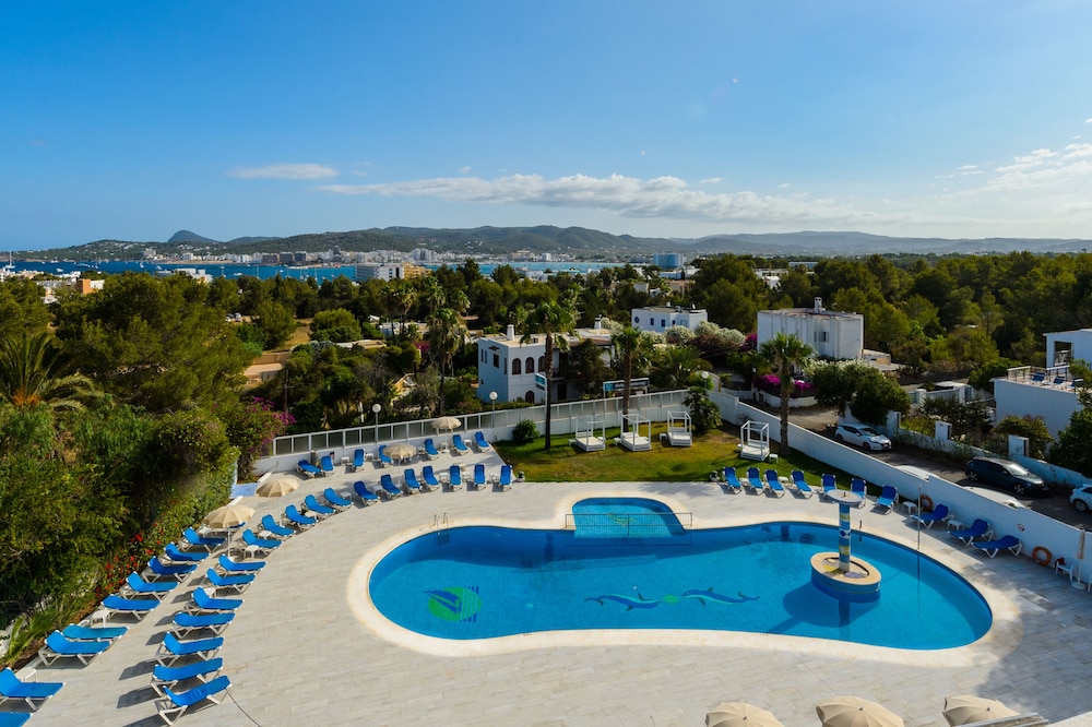 Aparthotel Vibra Monterrey — Swimming pool in San Antonio, Balearic Islands