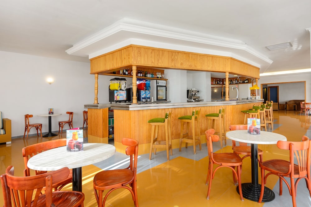Aparthotel Vibra Monterrey — Restaurant & bars in San Antonio, Balearic Islands