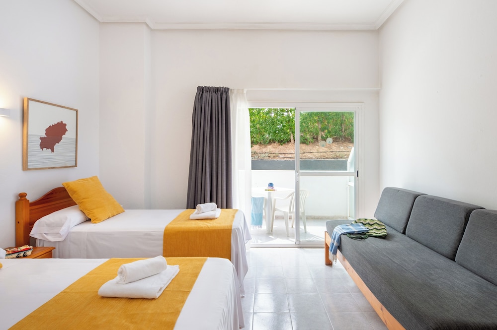 Aparthotel Vibra Monterrey — Hotel rooms in San Antonio, Balearic Islands