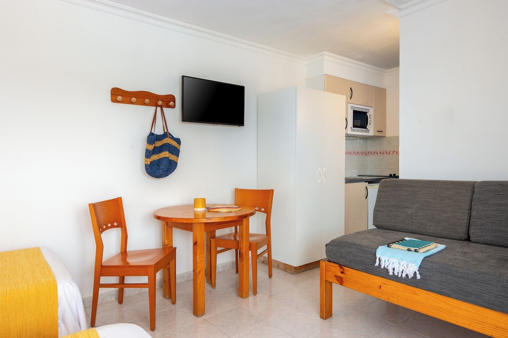 Aparthotel Vibra Monterrey — Hotel rooms in San Antonio, Balearic Islands