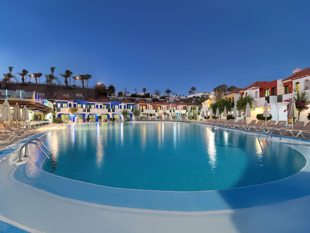 Bungalows Vistaflor — Swimming pool in Maspalomas, Canary Islands