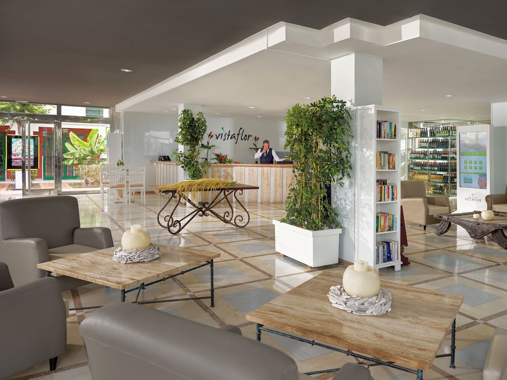 Bungalows Vistaflor — Hotel building in Maspalomas, Canary Islands