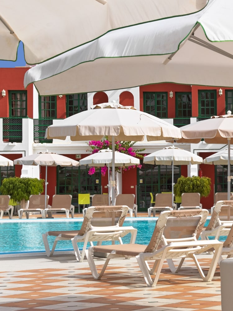 Bungalows Vistaflor — Swimming pool in Maspalomas, Canary Islands
