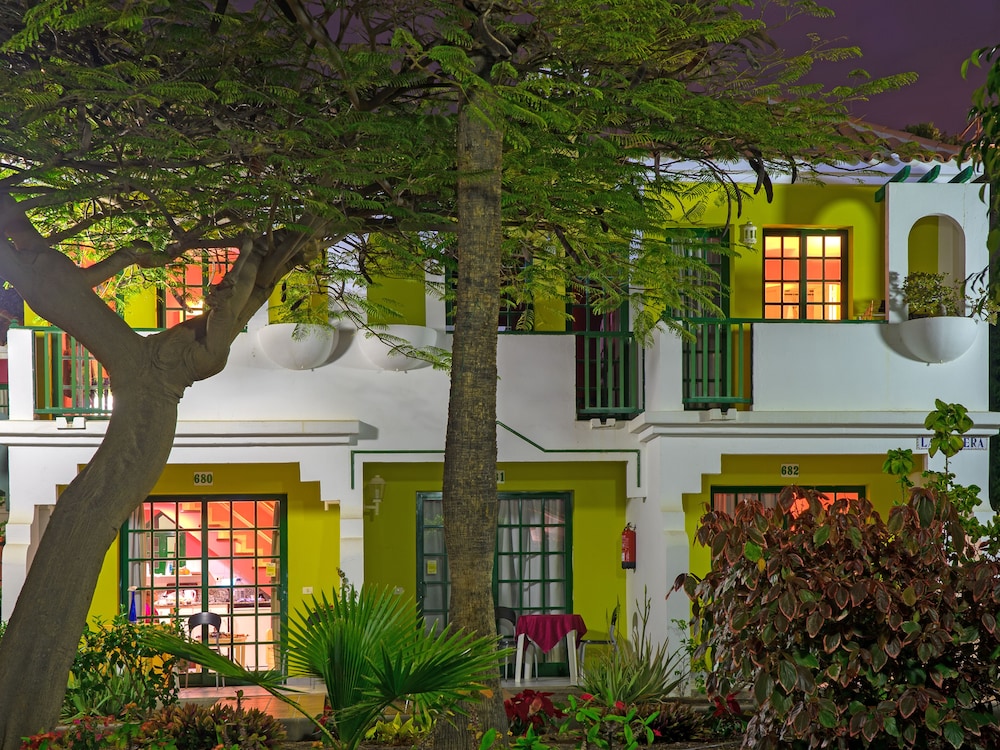 Bungalows Vistaflor — Hotel building in Maspalomas, Canary Islands