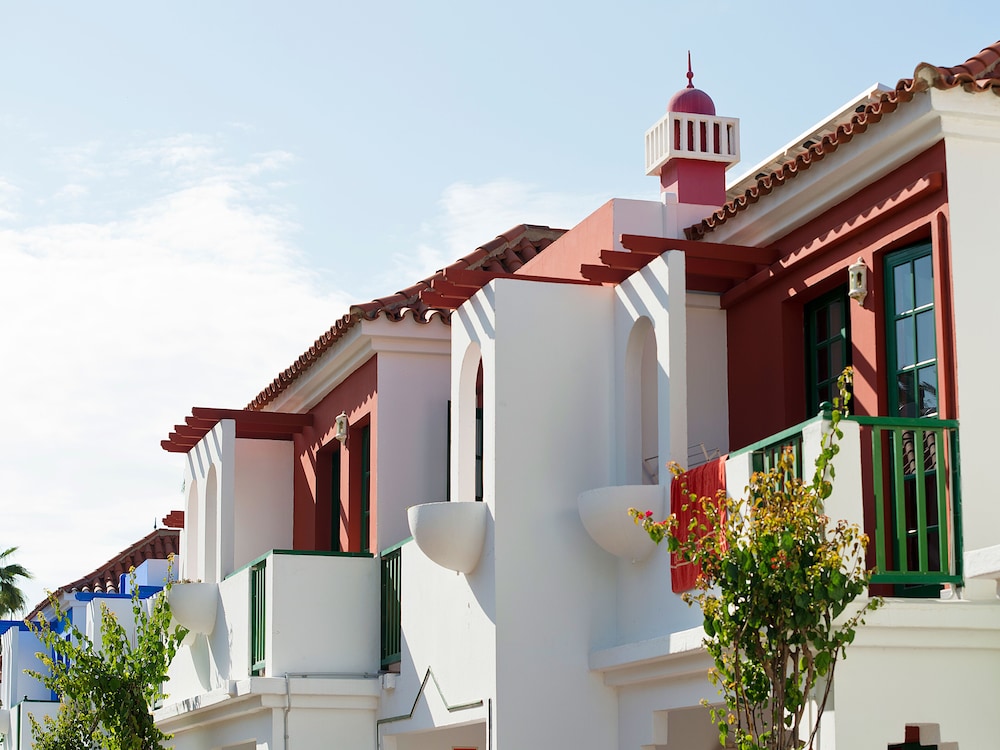 Bungalows Vistaflor — Hotel building in Maspalomas, Canary Islands
