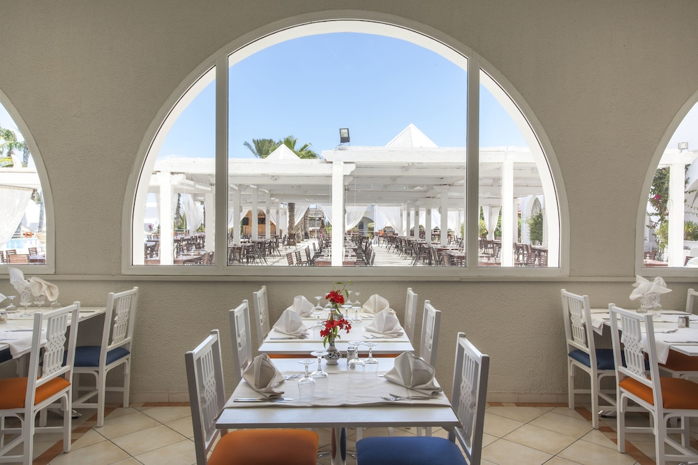 Seabel Aladin — Restaurant & bars in Aghir, Medenine
