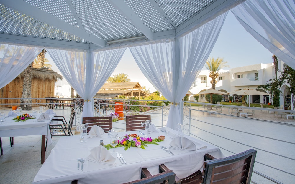 Seabel Aladin — Restaurant & bars in Aghir, Medenine