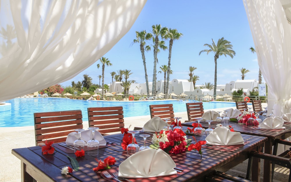 Seabel Aladin — Restaurant & bars in Aghir, Medenine