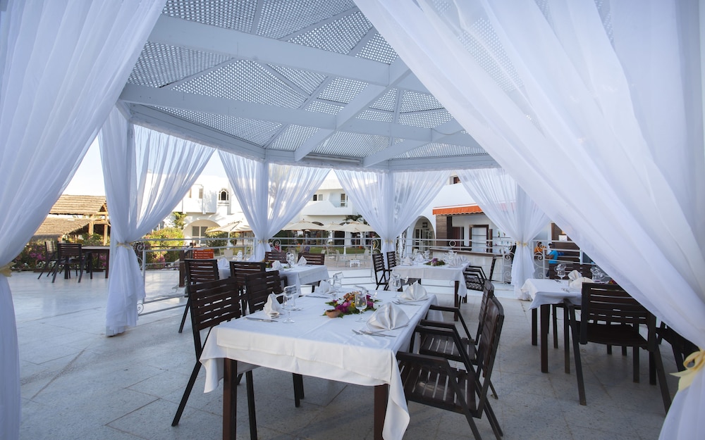 Seabel Aladin — Restaurant & bars in Aghir, Medenine