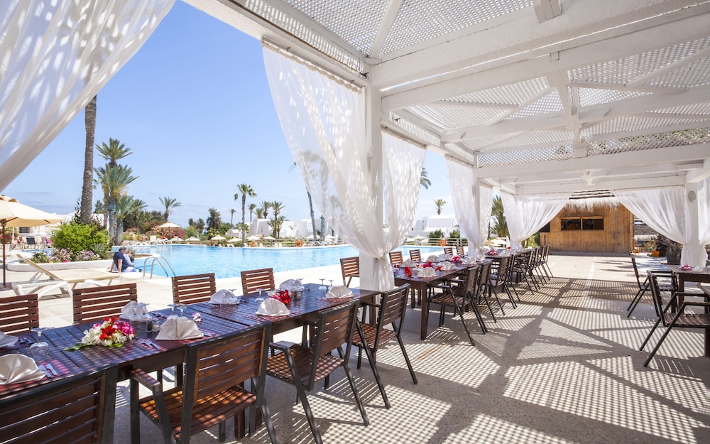 Seabel Aladin — Restaurant & bars in Aghir, Medenine