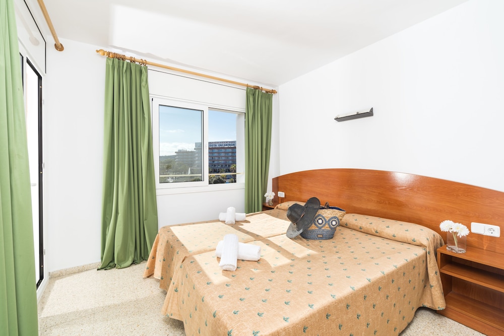 Apartaments Condado — Hotel rooms in Lloret de Mar, Catalonia