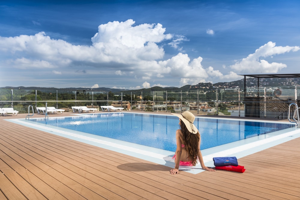 Apartaments Condado — Swimming pool in Lloret de Mar, Catalonia