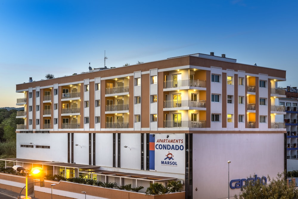Apartaments Condado — Hotel building in Lloret de Mar, Catalonia