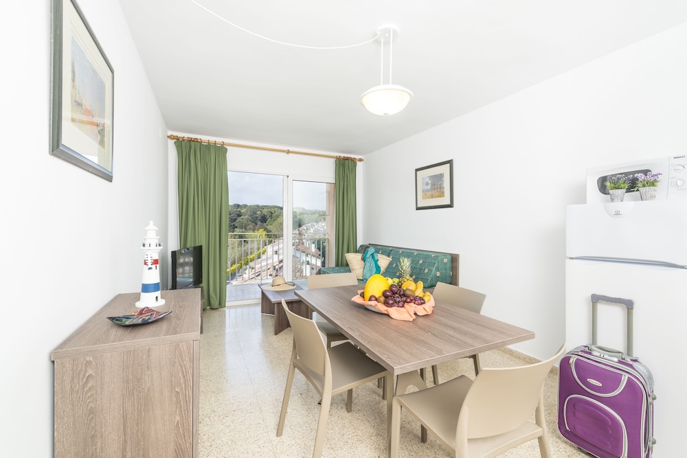 Apartaments Condado — Hotel rooms in Lloret de Mar, Catalonia