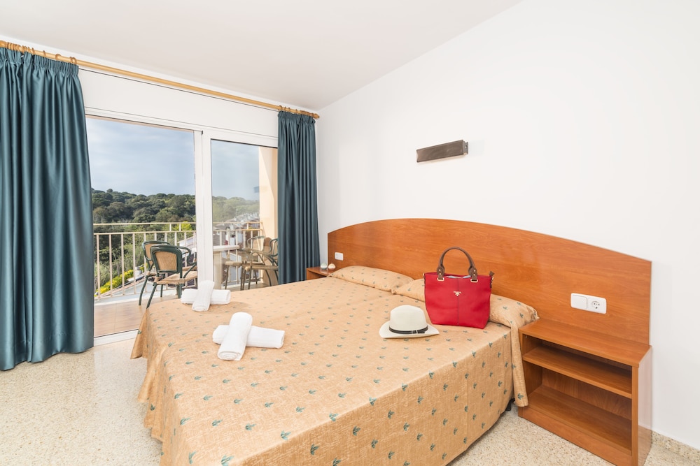 Apartaments Condado — Hotel rooms in Lloret de Mar, Catalonia