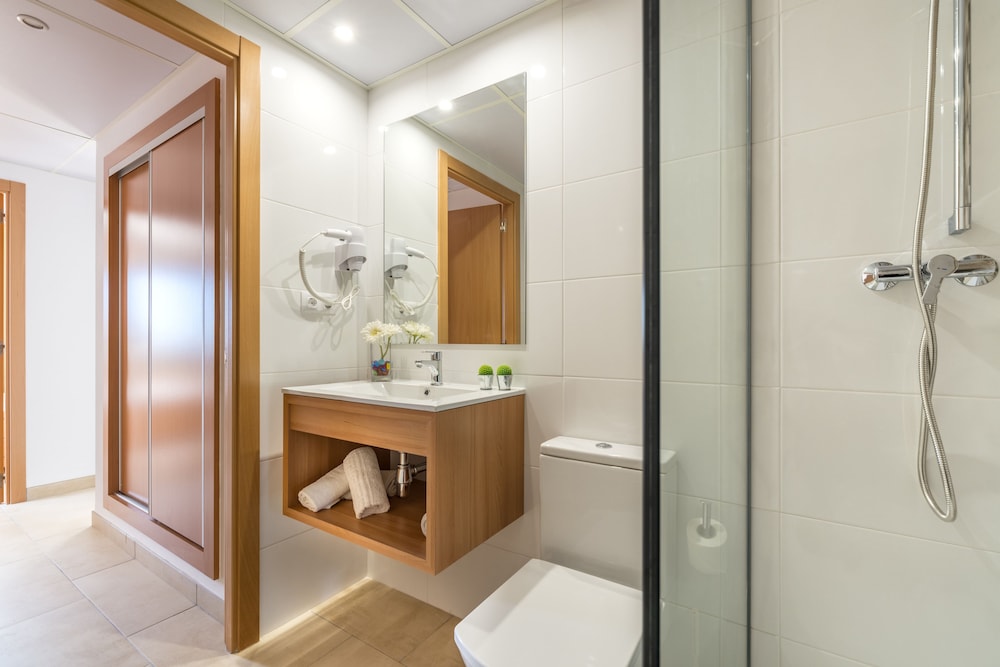 Apartaments Condado — Hotel rooms in Lloret de Mar, Catalonia
